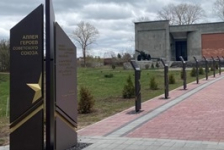 Член Совета Республики Ю.Деркач посетил мемориальный комплекс «Курган бессмертия» и Аллею Героев Советского Союза в г. Полоцке Витебской области