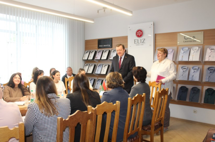 Член Президиума Совета Республики 
С.Алейник посетил Дзержинскую швейную фабрику «Элиз»
