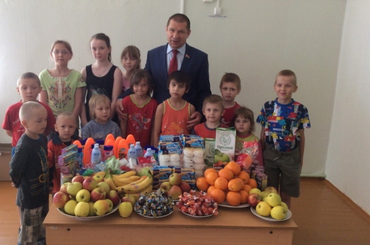 Член Совета Республики О.Ядренцев принял участие в мероприятии к Международному дню детей