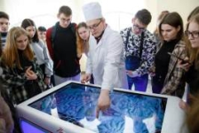 Член Совета Республики А.Щастный организовал посещение школьниками ВГМУ