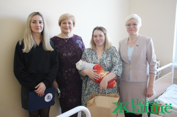 Член Совета Республики Э.Сороко поздравила молодых мам с праздником