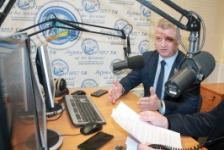 Член Совета Республики А.Неверов стал гостем программы «Открытая студия» на радио «Гомель Плюс»