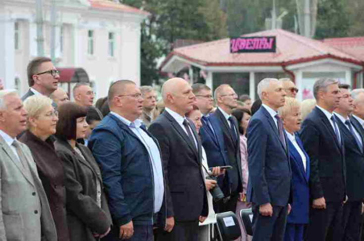 «Лида — город, в котором каждый метр дышит историей». Член Совета Республики А.Жамойда поздравил жителей Лиды с Днем города