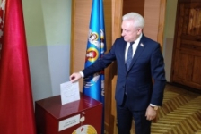 Член Президиума Совета Республики С.Рачков принял участие в досрочном голосовании на республиканском референдуме