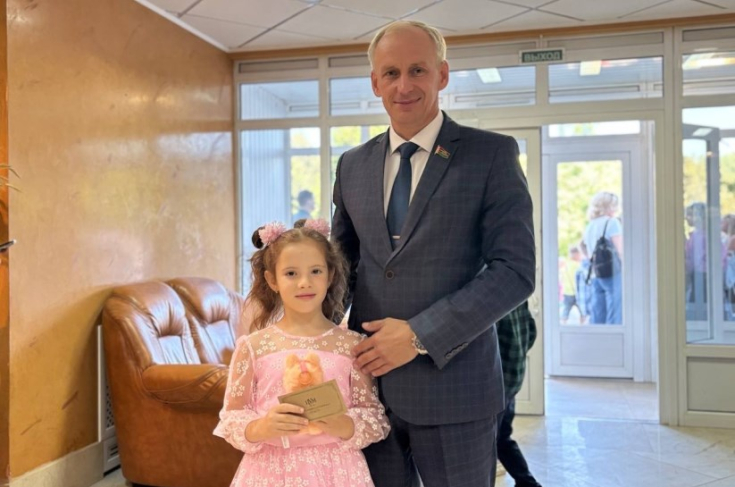 Член Совета Республики К.Сиротин принял участие в празднике, посвященном Дню знаний