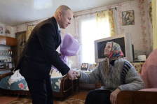 Во время акции «Совет Республики с благодарностью ветеранам» Сергей Мелешкин, член Постоянной комиссии по международным делам и национальной безопасности Совета Республики посетил в Бешенковичском районе узницу Александру Ивановну Полоцкую (Камович)
