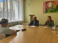 Гарик Барсамян провел выездной прием граждан и встретился с трудовым коллективом в Сенице