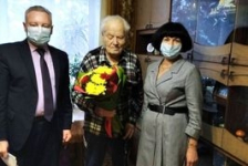 Член Совета Республики Е.Зябликова встретилась с ветераном ВОВ