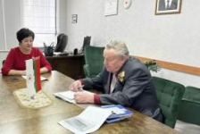 Член Совета Республики А.Смоляк провела встречу с членом Союза писателей Беларуси М. Болсуном
