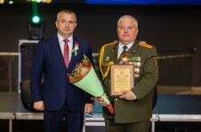 А.Кривоносов удостоен почетного звания «Человек года»
в номинации «Служу Отечеству» 
