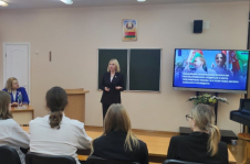 Член Совета Республики Е.Стальбовская провела информационную встречу с выпускниками Гродненской городской гимназии