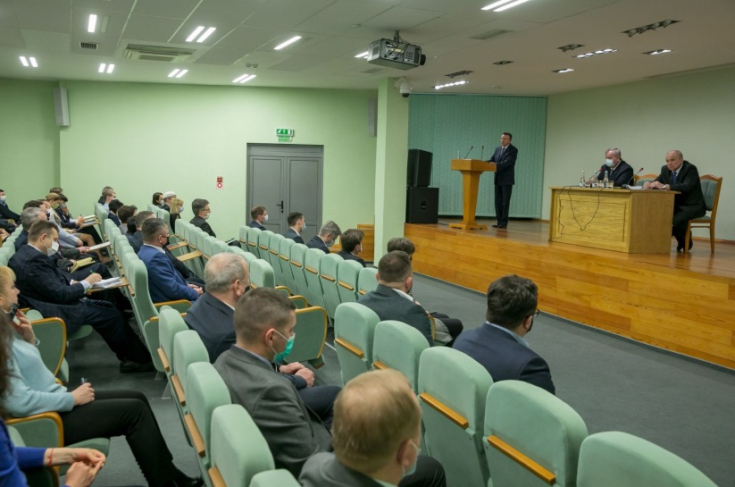 Член Совета Республики А.Ляхов выступил перед работниками РУП «Производственное объединение «Белоруснефть»
