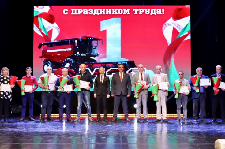 А.Новиков принял участие в торжественном вечере, посвященном Празднику труда