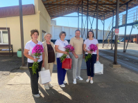 Елена Журавлева поздравила педагогов, занятых на уборке урожая