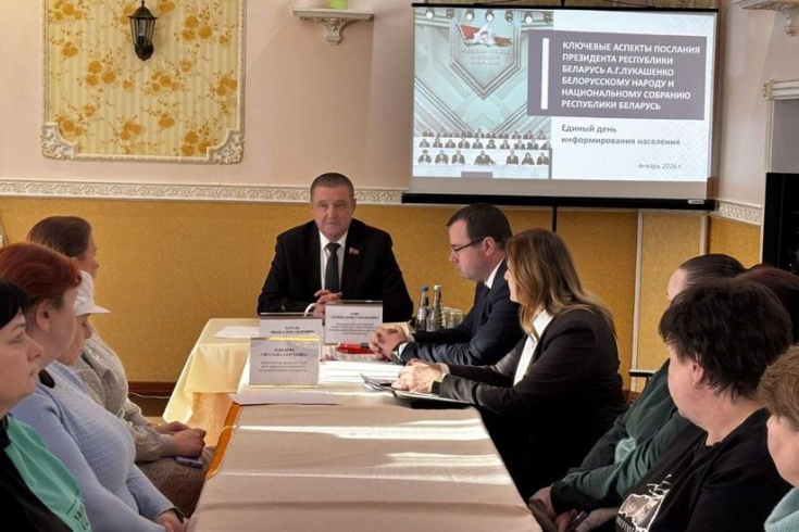 Председатель Постоянной комиссии Совета Республики по региональной политике и местному самоуправлению Леонид Заяц в рамках единого дня информирования провел встречу с трудовым коллективом СООО "Прайд-Юнион"