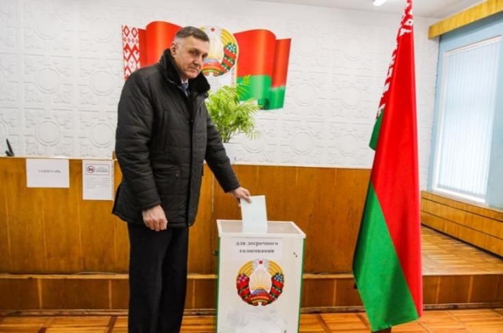 Член Совета Республики А.Шолтанюк принял участие в досрочном голосовании