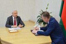 Член Президиума Совета Республики С.Рачков провел «прямую
телефонную линию»