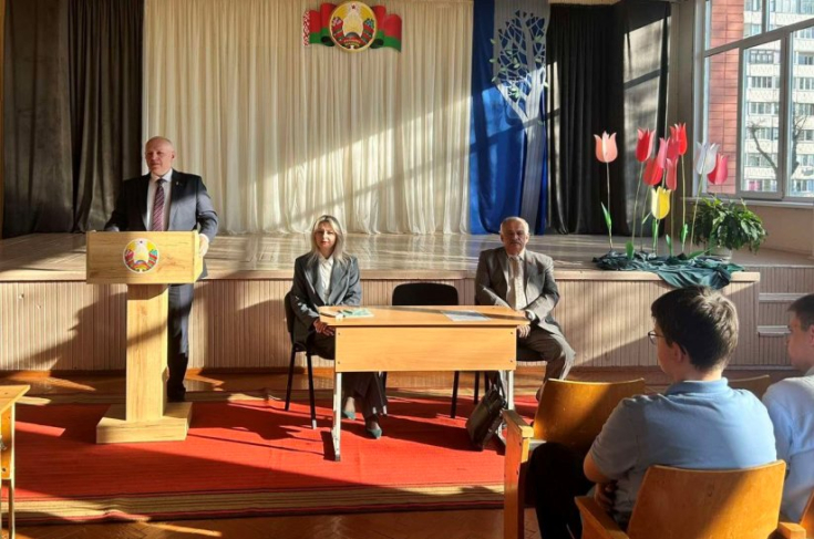 Член Совета Республики А.Жамойда провел встречу с учащимися средней школы № 14 г. Лиды