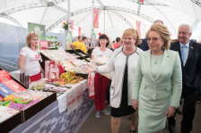 В рамках Форума регионов Председатель Совета Республики Мясникович М.В. посетил ярмарку-продажу белорусских товаров