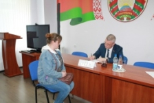 Член Совета Республики А.Неверов провел выездной прием граждан