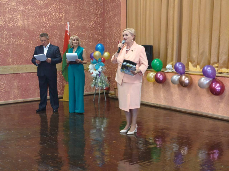 Елена Журавлева приняла участие в торжественной линейке Городейской специальной школы-интерната
