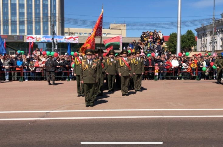 А.Кривоносов провел торжественный парад в г.Гомеле