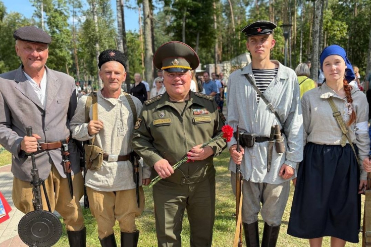 Андрей Кривоносов принял участие в мероприятиях, приуроченных к 85-й годовщине создания партизанского отряда "Большевик"