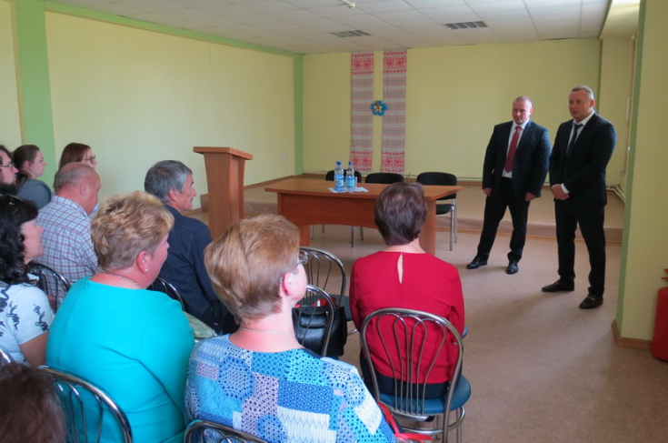 Член Совета Республики В.Лукьянов провел встречи с трудовыми коллективами в Воложинском районе
