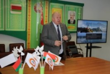 Член Совета Республики В.Хроленко провел диалоговую площадку с активом Детского парламента Пинского района