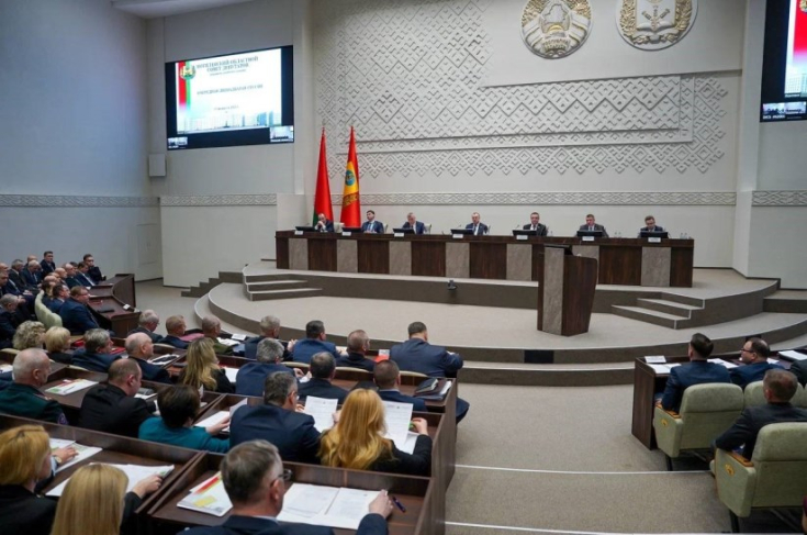 Член Совета Республики А.Горошкин провел двенадцатую сессию Могилевского областного Совета депутатов