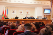 Член Совета Республики К.Капуцкая
приняла участие в сессии Молодечненского
районного Совета депутатов.
