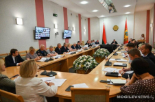 Член Совета Республики А.Горошкин провел внеочередную пятую сессию областного Совета депутатов