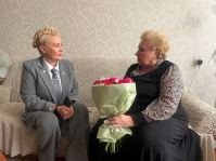 В День пожилых людей Наталья Глинская навестила ветерана педагогического труда