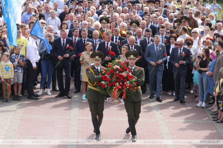 Член Совета Республики А.Кушнаренко принял участие в торжественных мероприятиях