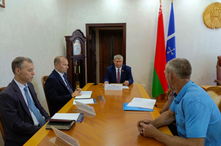 Член Совета Республики М.Русый провел личный прием граждан в Лунинецком райисполкоме
