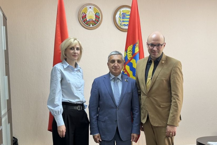 Член Совета Республики Г.Барсамян провел выездной прием граждан