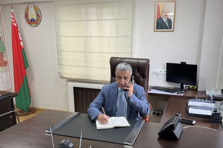 Член Совета Республики Г.Барсамян провел прямую телефонную линию