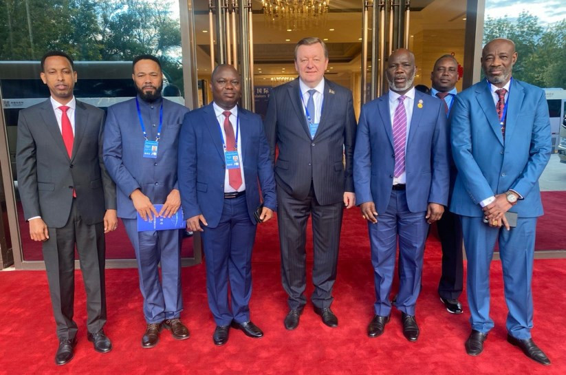 Фото. 
 Парламентарии
стран Африки  