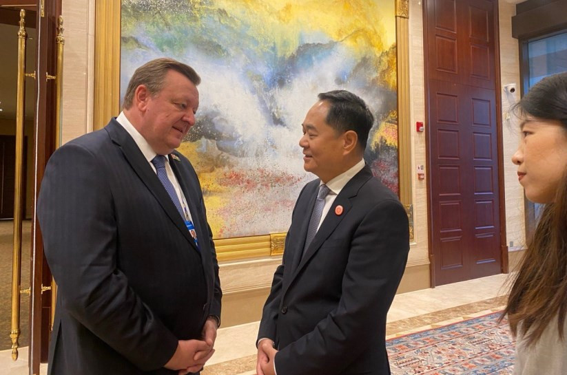 Фото. 
 Ян Ванминь,
Председатель китайского общества дружбы с зарубежными странами  