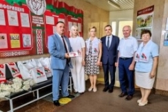 Член Совета Республики А.Карпицкий посетил Брестский областной роддом