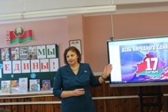 Член Совета Республики Е.Серафинович встретилась со старшеклассниками Первомайской школы
