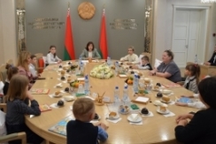 Председатель Совета Республики Н.Кочанова встретилась с воспитанниками социально-педагогического центра