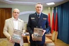 Член Совета Республики В.Байко передал прокуратуре Гродненской области книги о геноциде белорусского народа