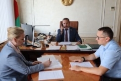 Член Совета Республики В.Ананич провел прямую телефонную лини»