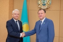 Член Президиума Совета Республики С.Рачков встретился с Председателем Комитета по международным отношениям, обороне и безопасности Сената Парламента Республики Казахстан