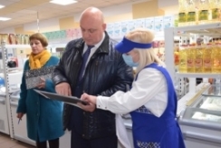 Член Совета Республики Д.Демидов провел мониторинг цен в магазине «Золотая нива»