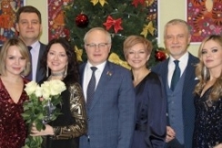 Член Совета Республики Ю.Деркач поздравил членов профсоюзов с наступающими праздниками