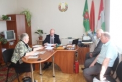 Член Совета Республики В.Матвеев провел «прямую телефонную линию» и личный прием граждан