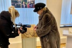 Член Совета Республики Т.Шатликова приняла участие в акции по сбору монет в сплав памятного знака «Живая память благодарных поколений»