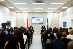 Член Совета Республики О.Романов принял участие во встрече со студентами